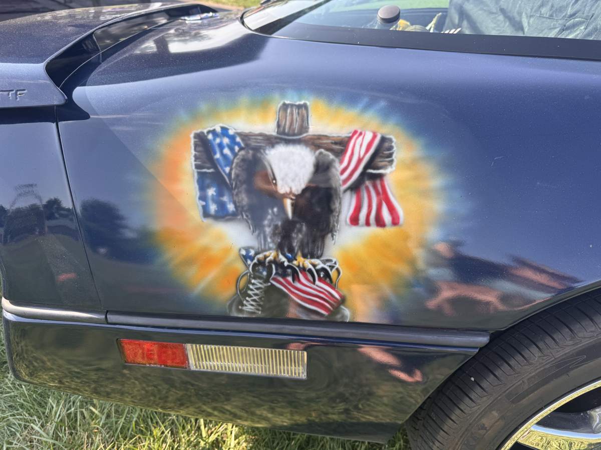 Airbrushed tribute artwork on the Corvette